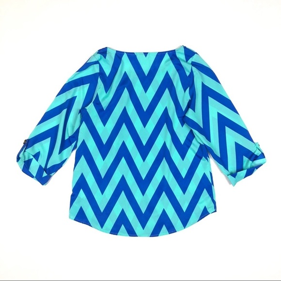 Everly Women's Chevron Print Top Size Small Blue - Picture 2 of 5